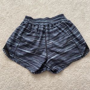 LULULEMON HOTTY HOT SHORT SIZE 2